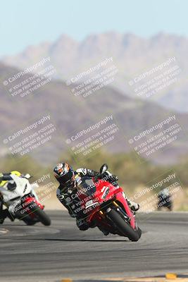 media/Oct-30-2025-Racers Edge (Thu) [[dabbdaf680]]/3-B Group/Session 2 (Turn 14)/